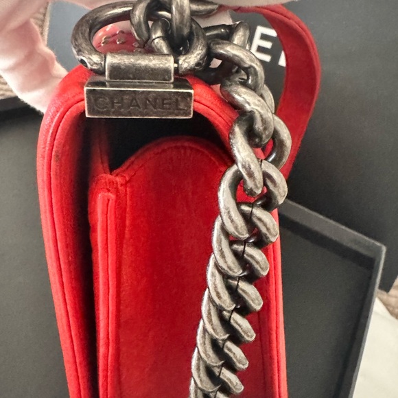 Chanel limited ,COA
Boy Flap Bag Studded Quilted Distressed Calfskin,  Medium - Picture 9 of 13